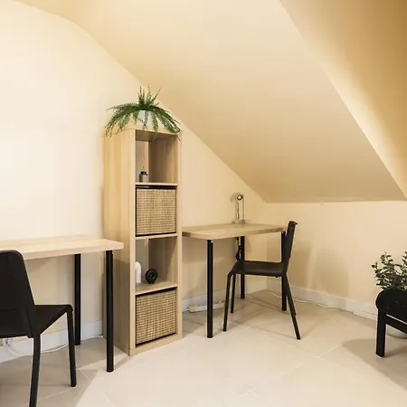 By Hd Guest house